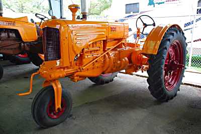 Antique Tractor Show - Minneapolis Moline 1937 Z